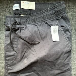 Old Navy Men's modern flex jogger
